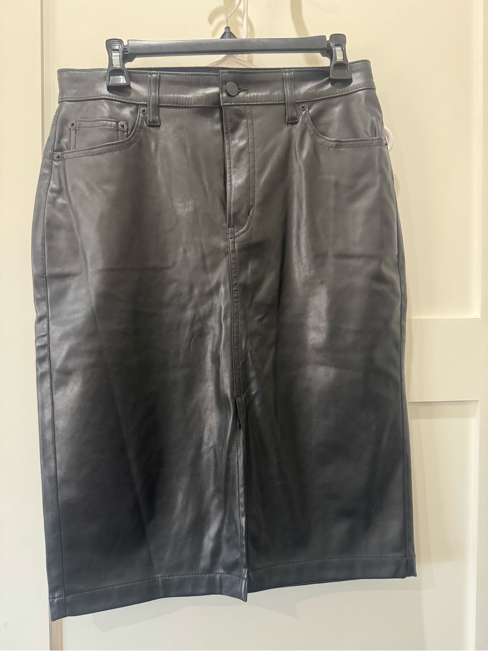 GAP Black Faux Leather Pencil Skirt - Sleek High-Waist Style Size 8
